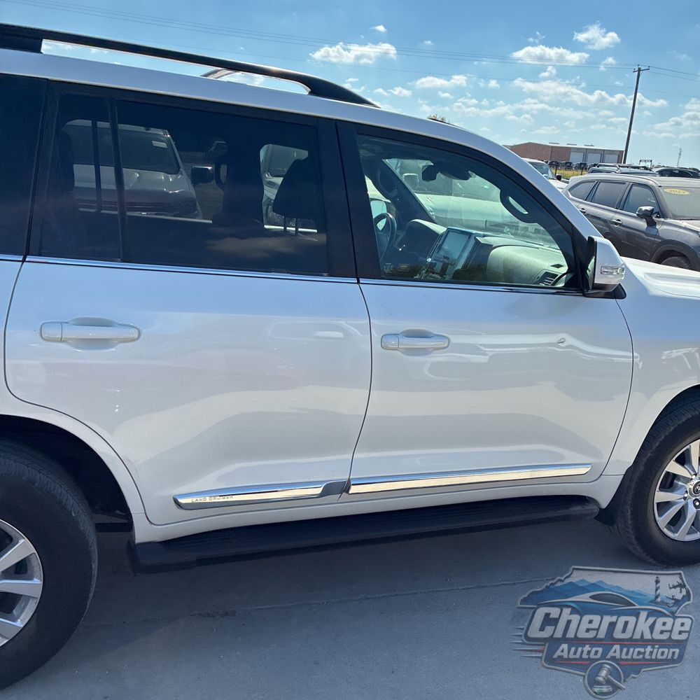 2020 Toyota Land Cruiser Base