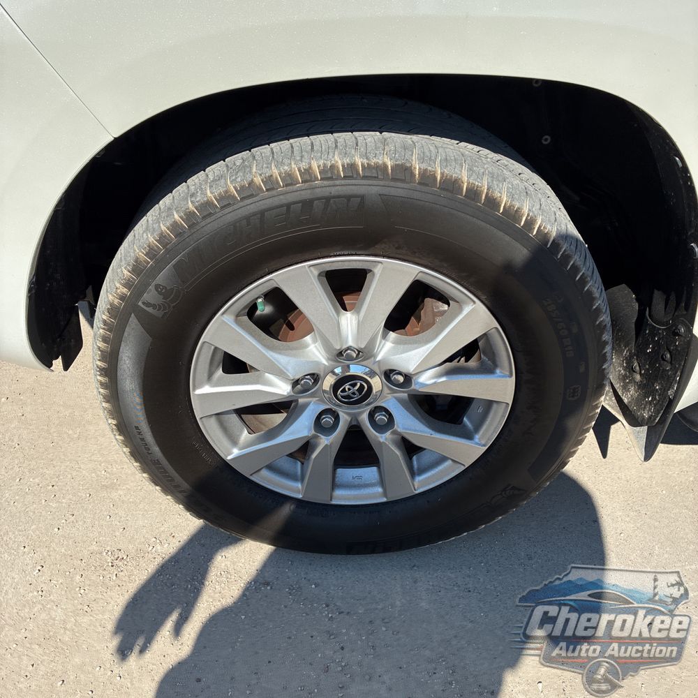 2020 Toyota Land Cruiser Base