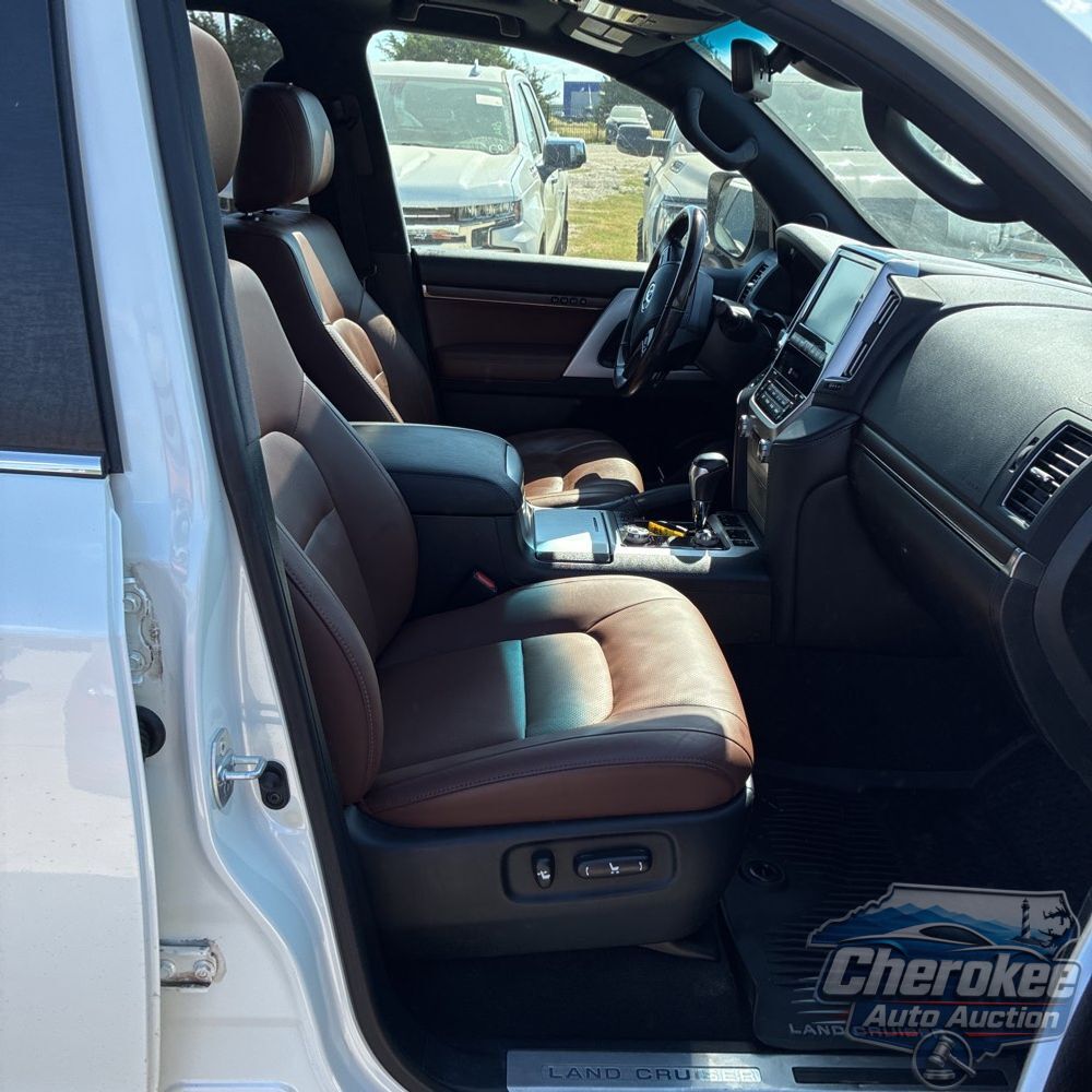 2020 Toyota Land Cruiser Base