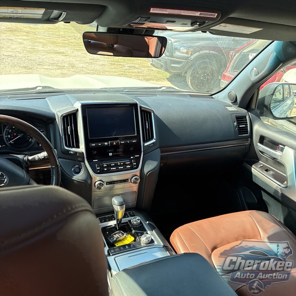 2020 Toyota Land Cruiser Base