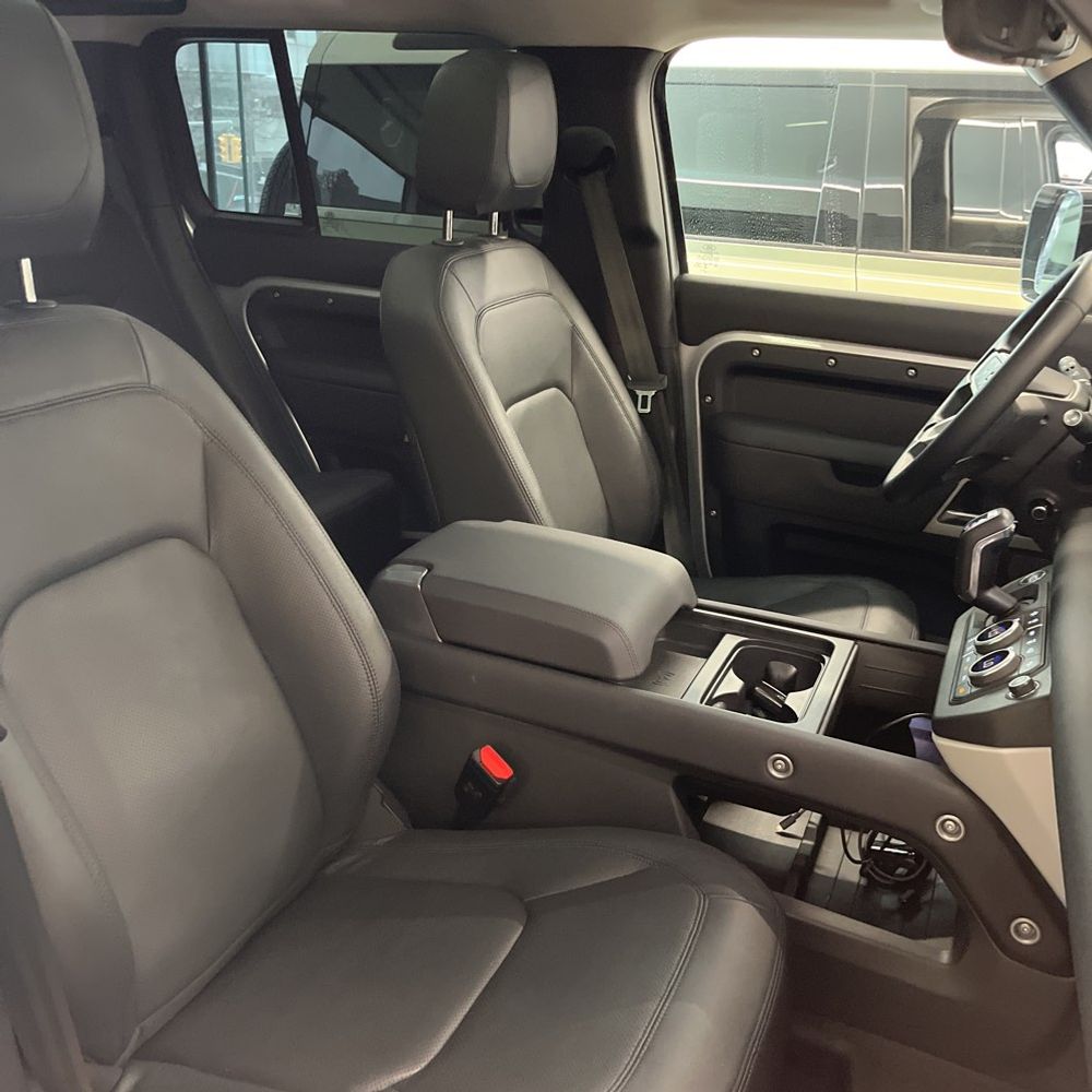 2024 Land Rover Defender 110 P300 S