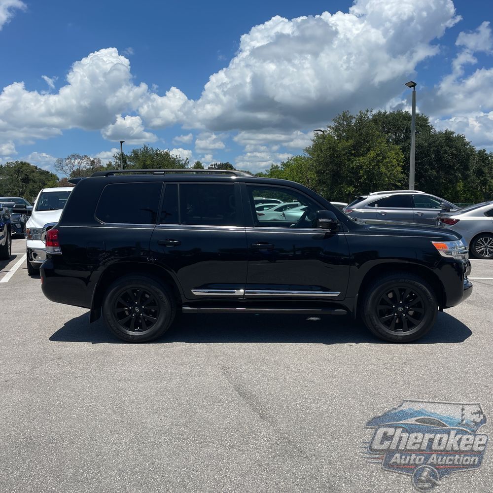 2018 Toyota Land Cruiser Base