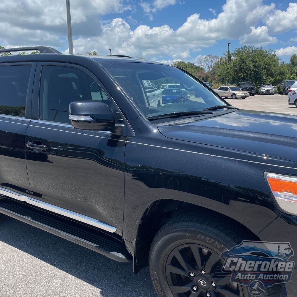 2018 Toyota Land Cruiser Base