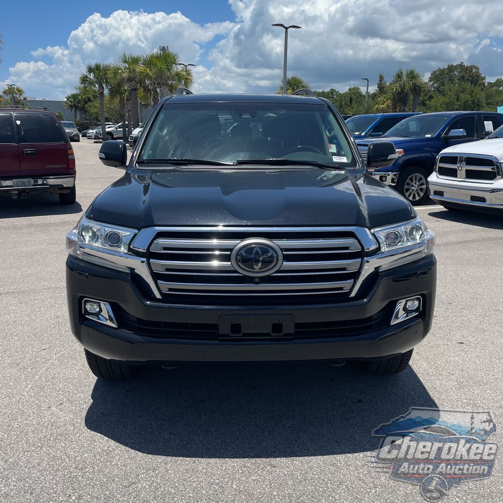 2018 Toyota Land Cruiser Base