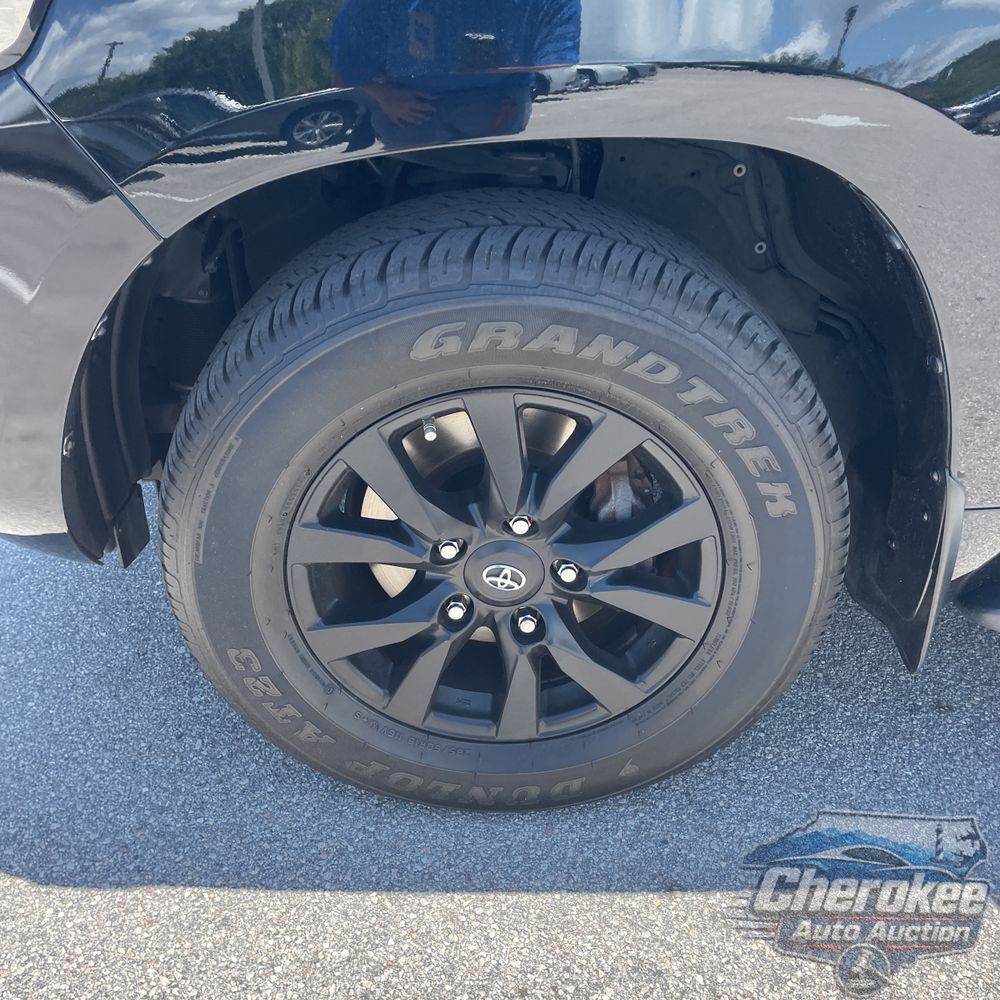 2018 Toyota Land Cruiser Base