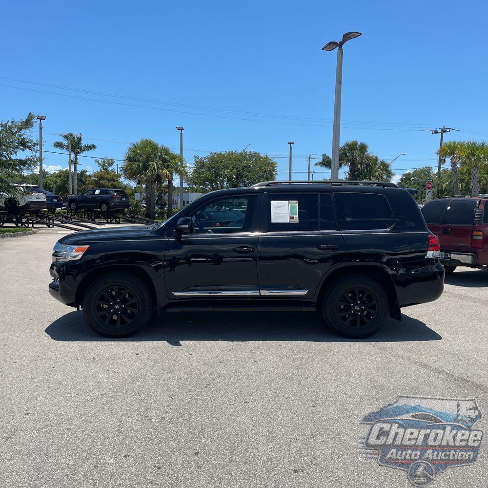 2018 Toyota Land Cruiser Base