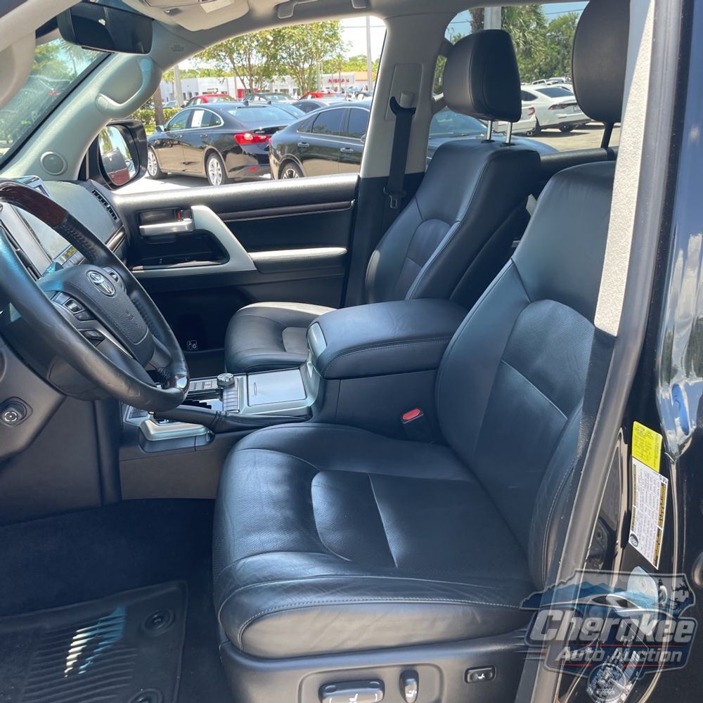 2018 Toyota Land Cruiser Base