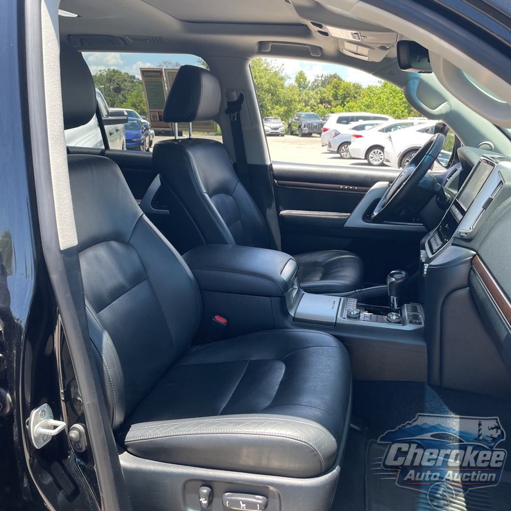 2018 Toyota Land Cruiser Base