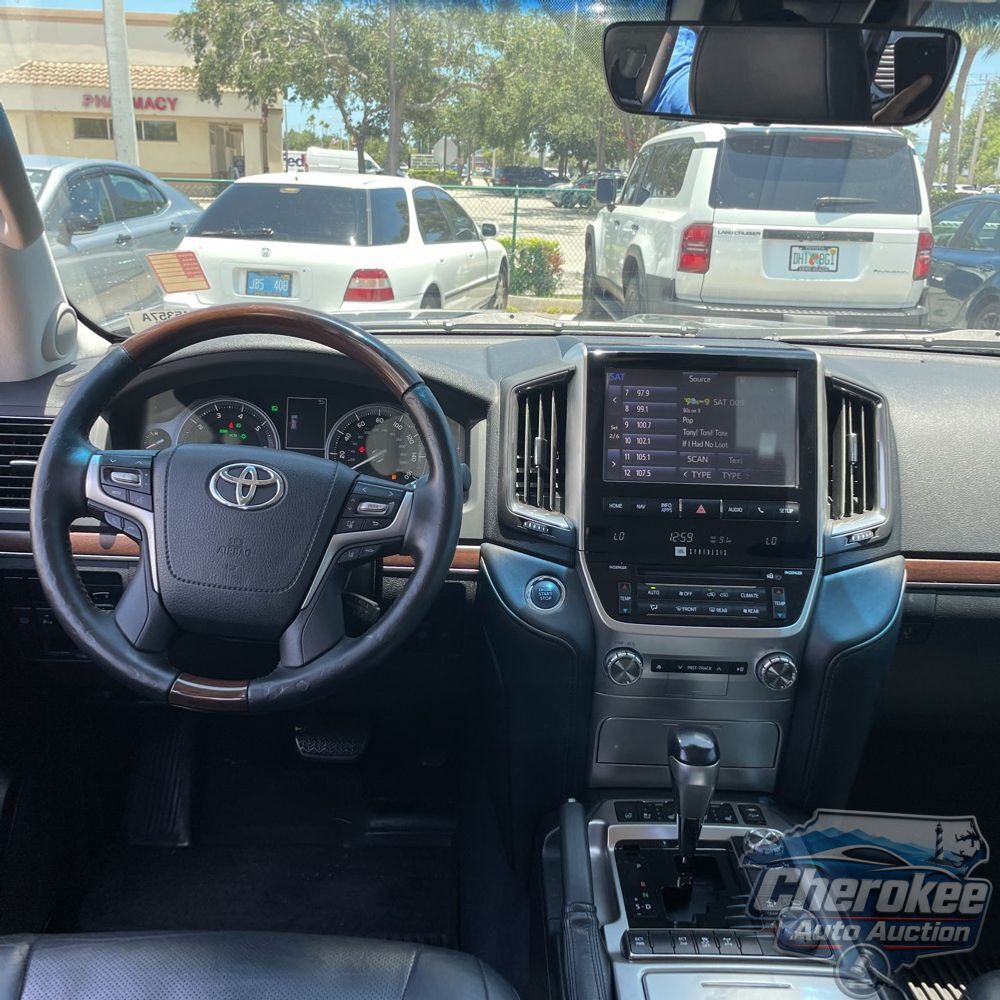 2018 Toyota Land Cruiser Base
