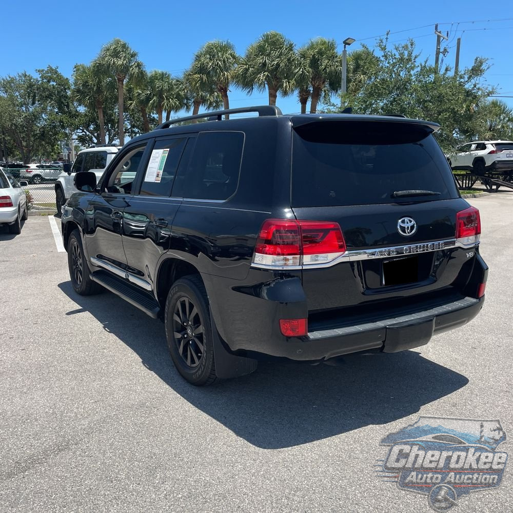 2018 Toyota Land Cruiser Base