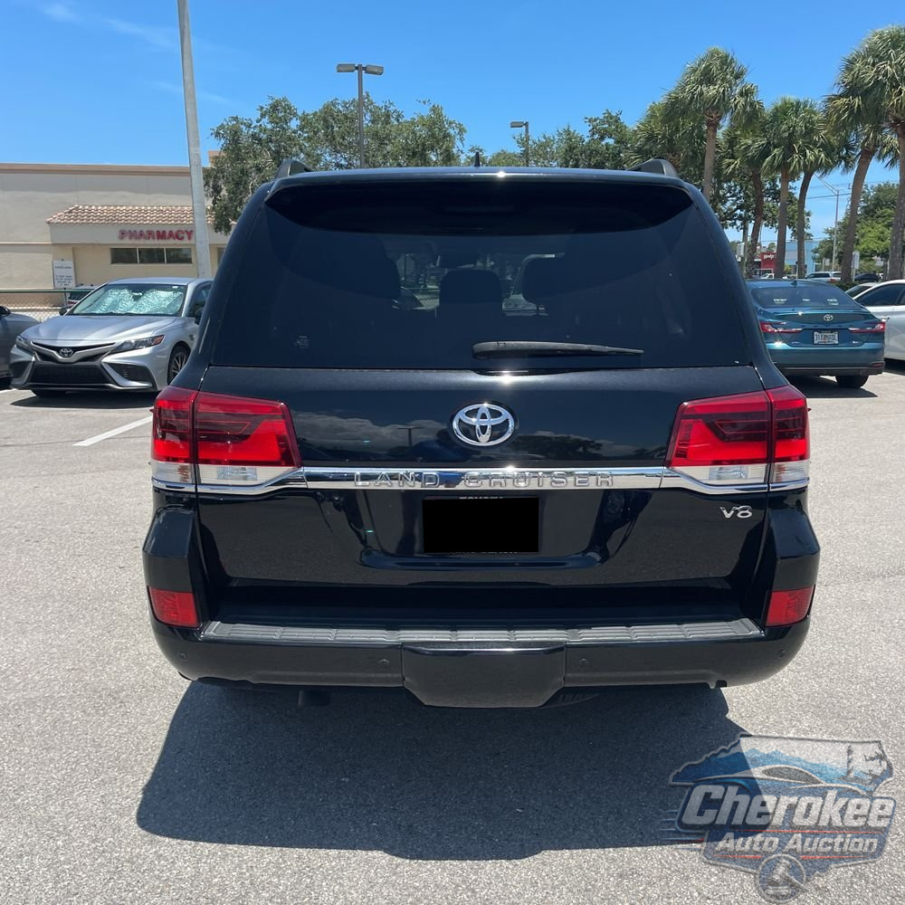 2018 Toyota Land Cruiser Base