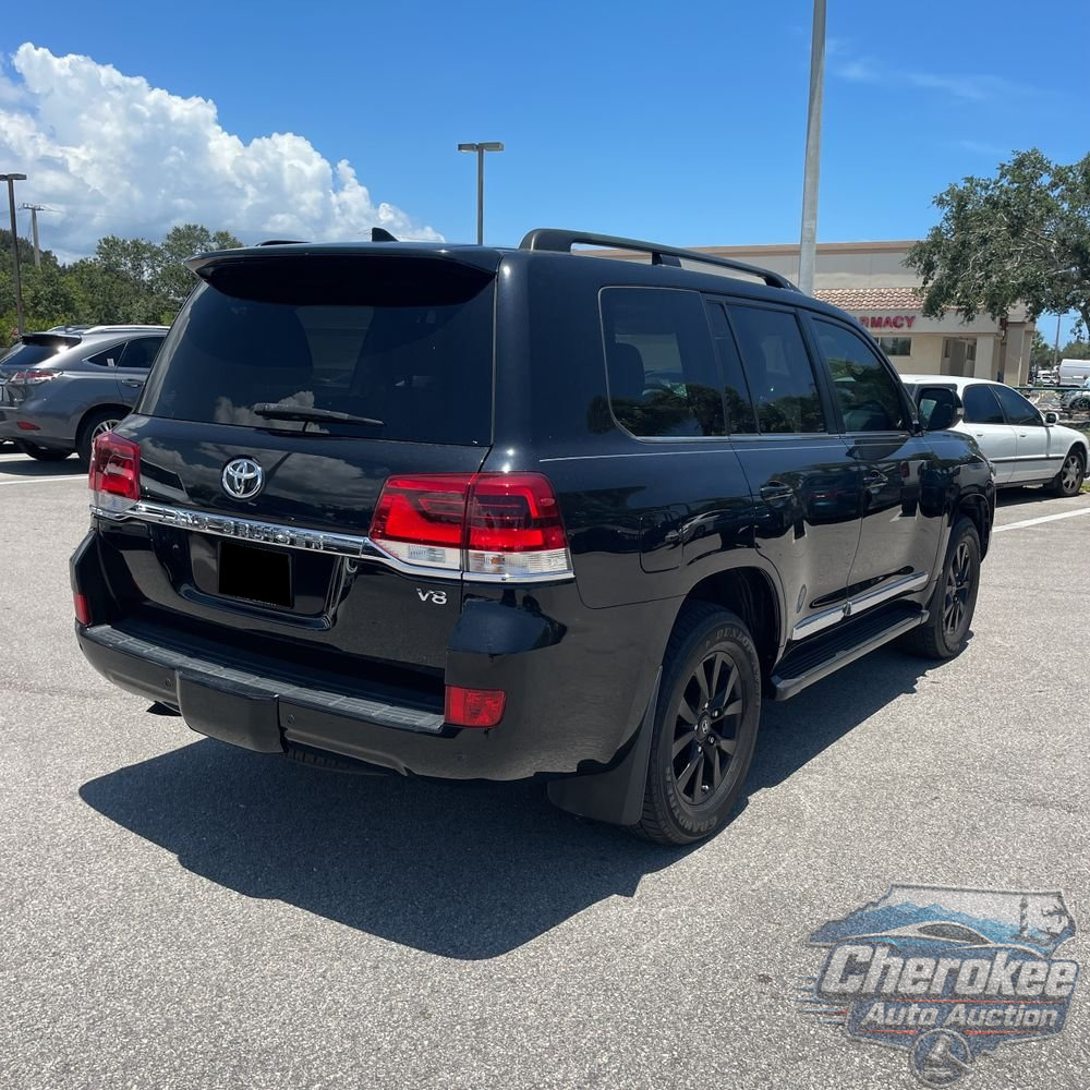 2018 Toyota Land Cruiser Base