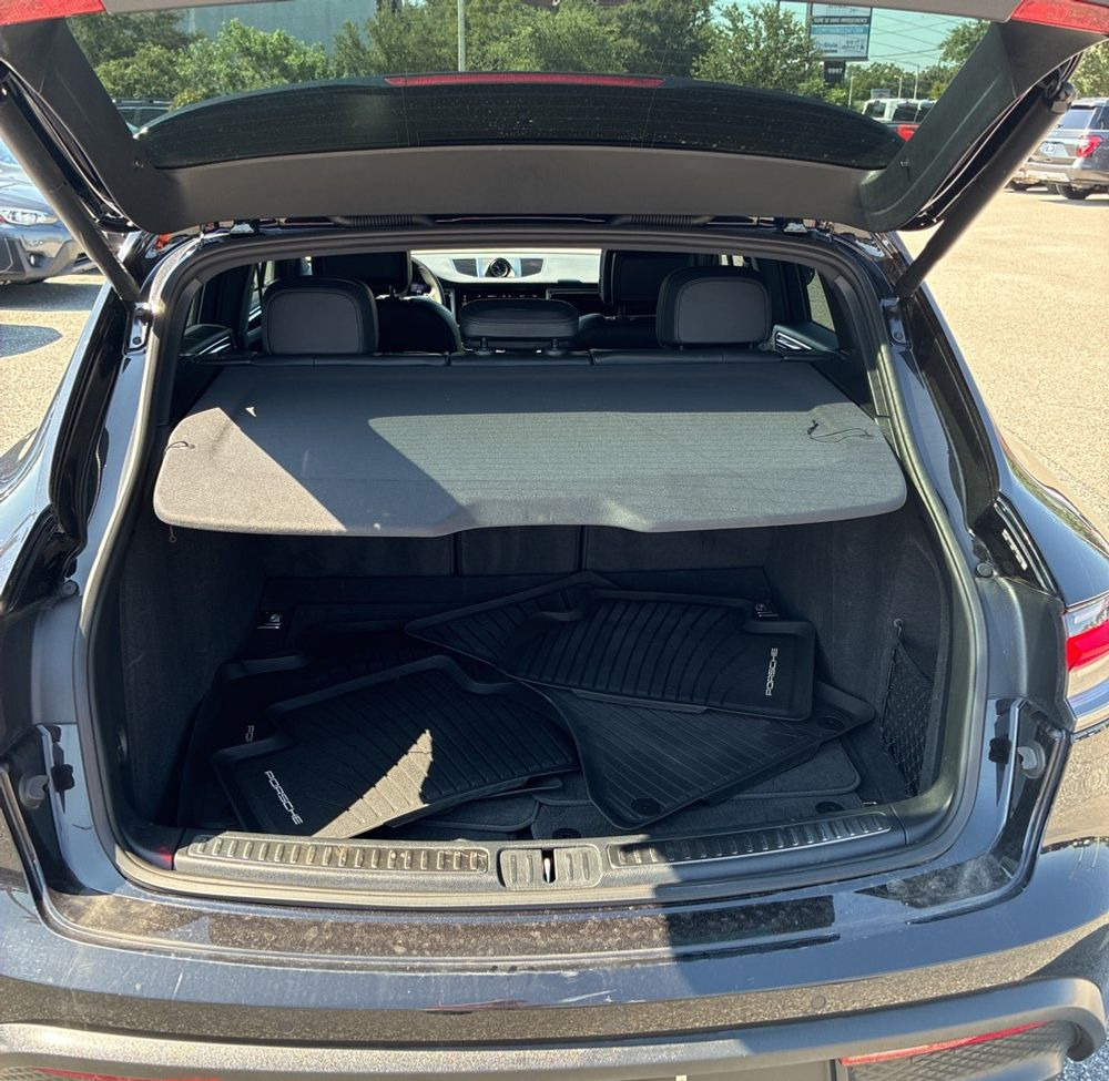 2022 Porsche Macan S