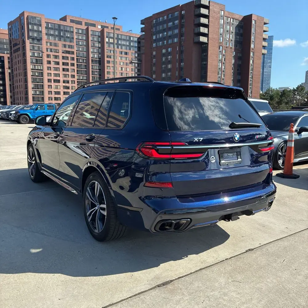 2023 BMW X7 M60i