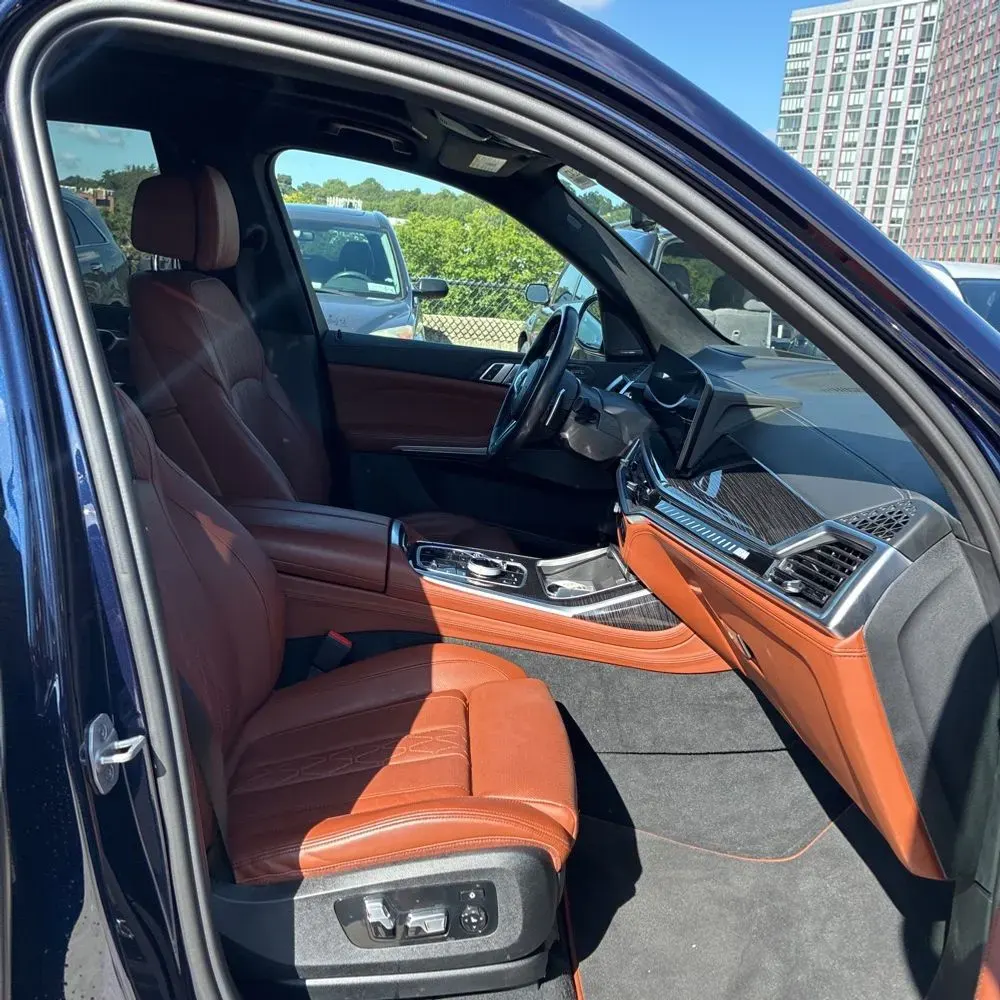 2023 BMW X7 M60i