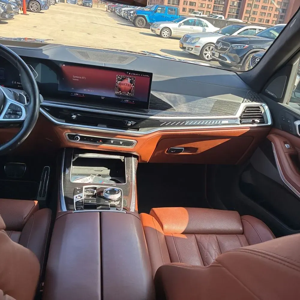 2023 BMW X7 M60i