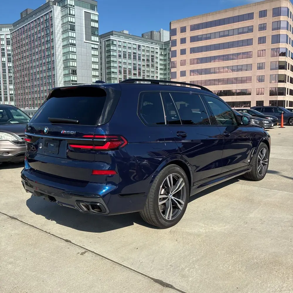 2023 BMW X7 M60i