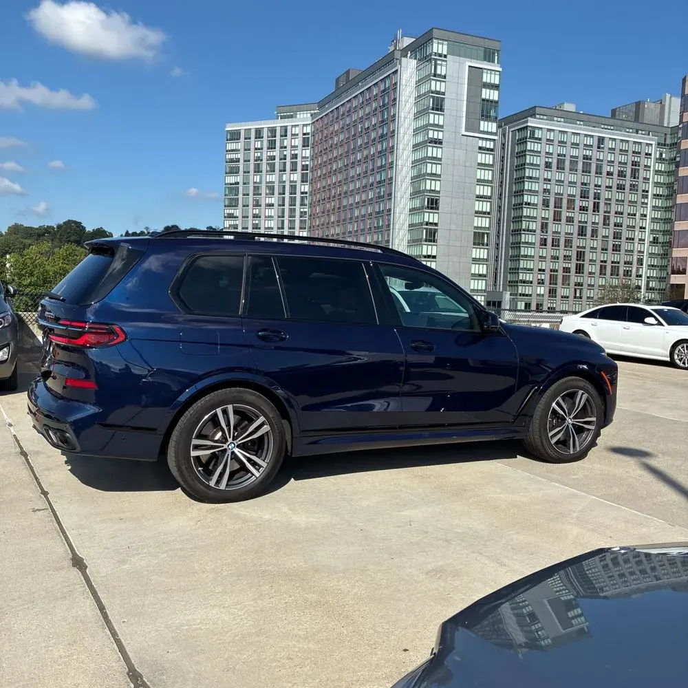 2023 BMW X7 M60i
