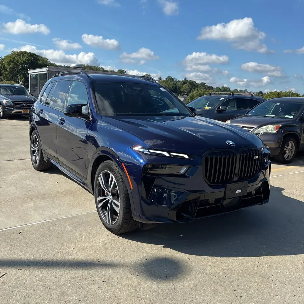 2023 BMW X7 M60i