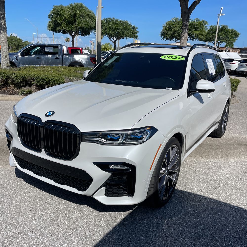 2022 BMW X7 M50i