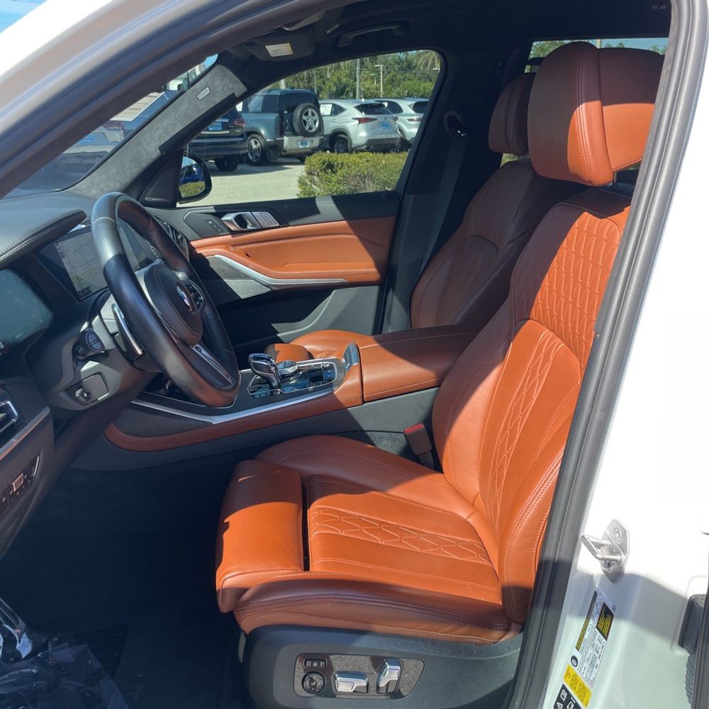 2022 BMW X7 M50i