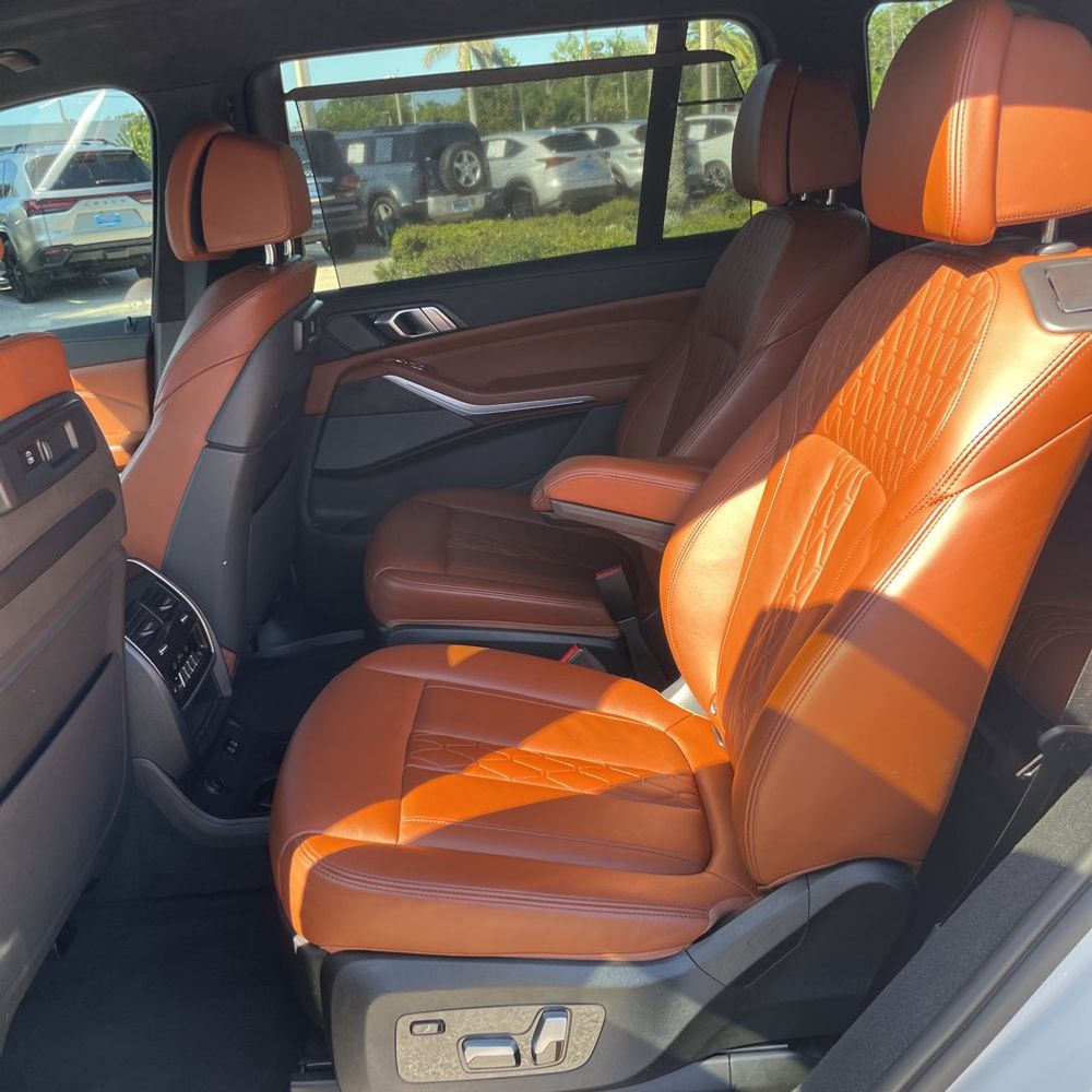 2022 BMW X7 M50i