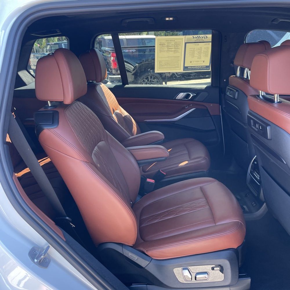 2022 BMW X7 M50i