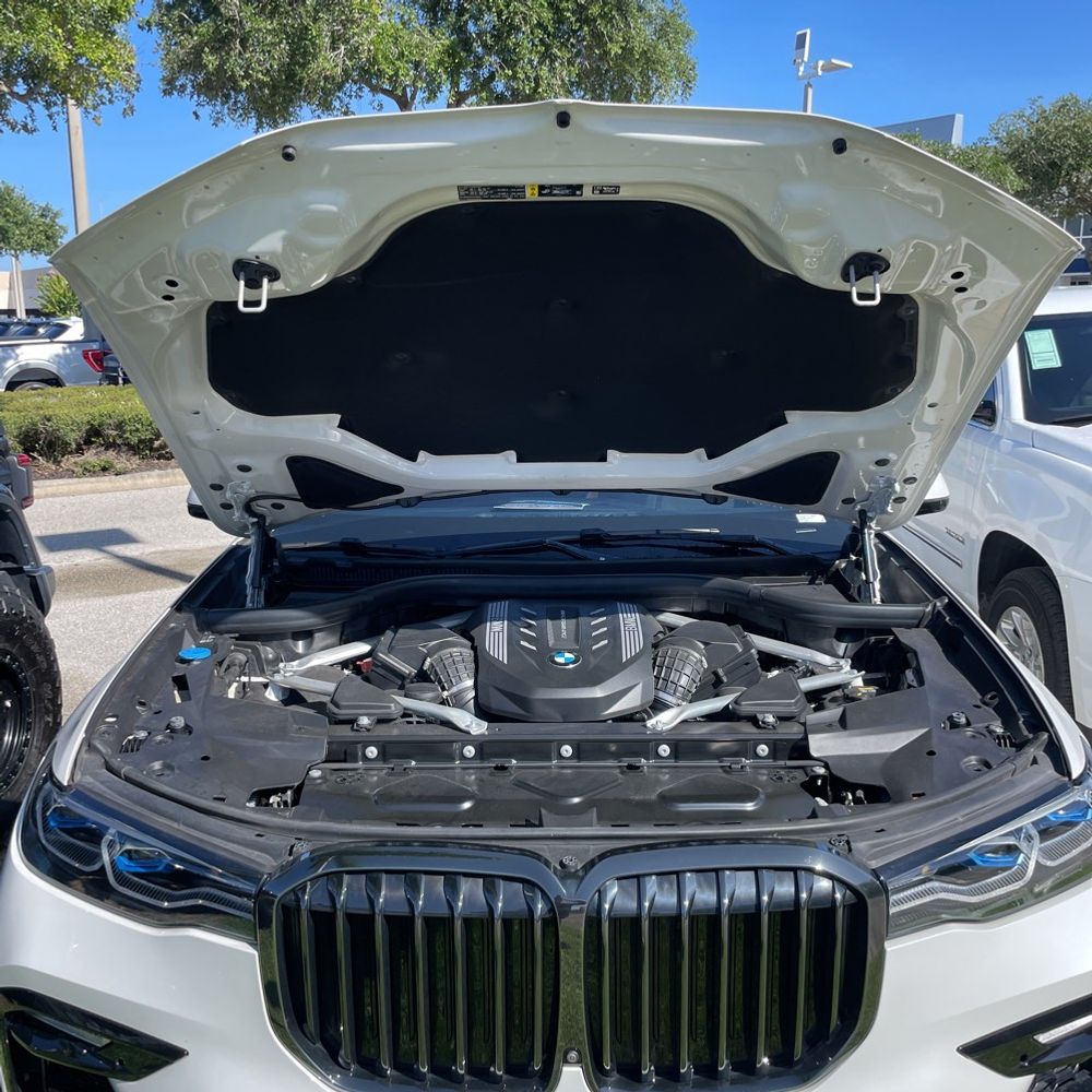 2022 BMW X7 M50i