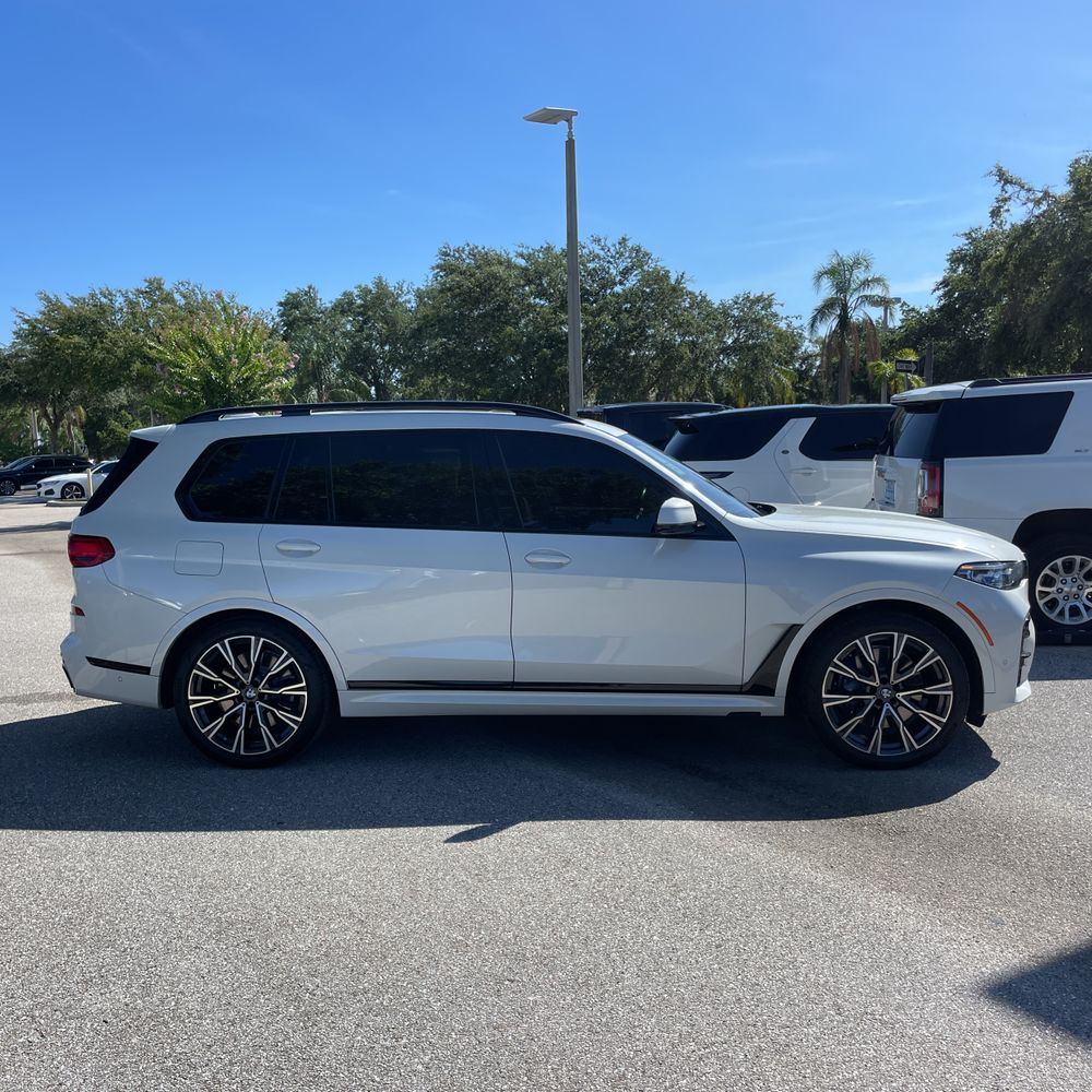 2022 BMW X7 M50i