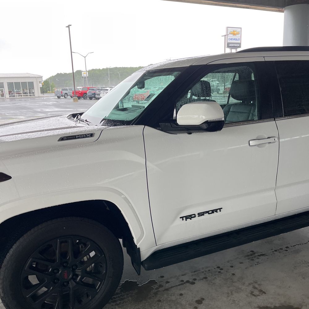 2024 Toyota Sequoia SR5