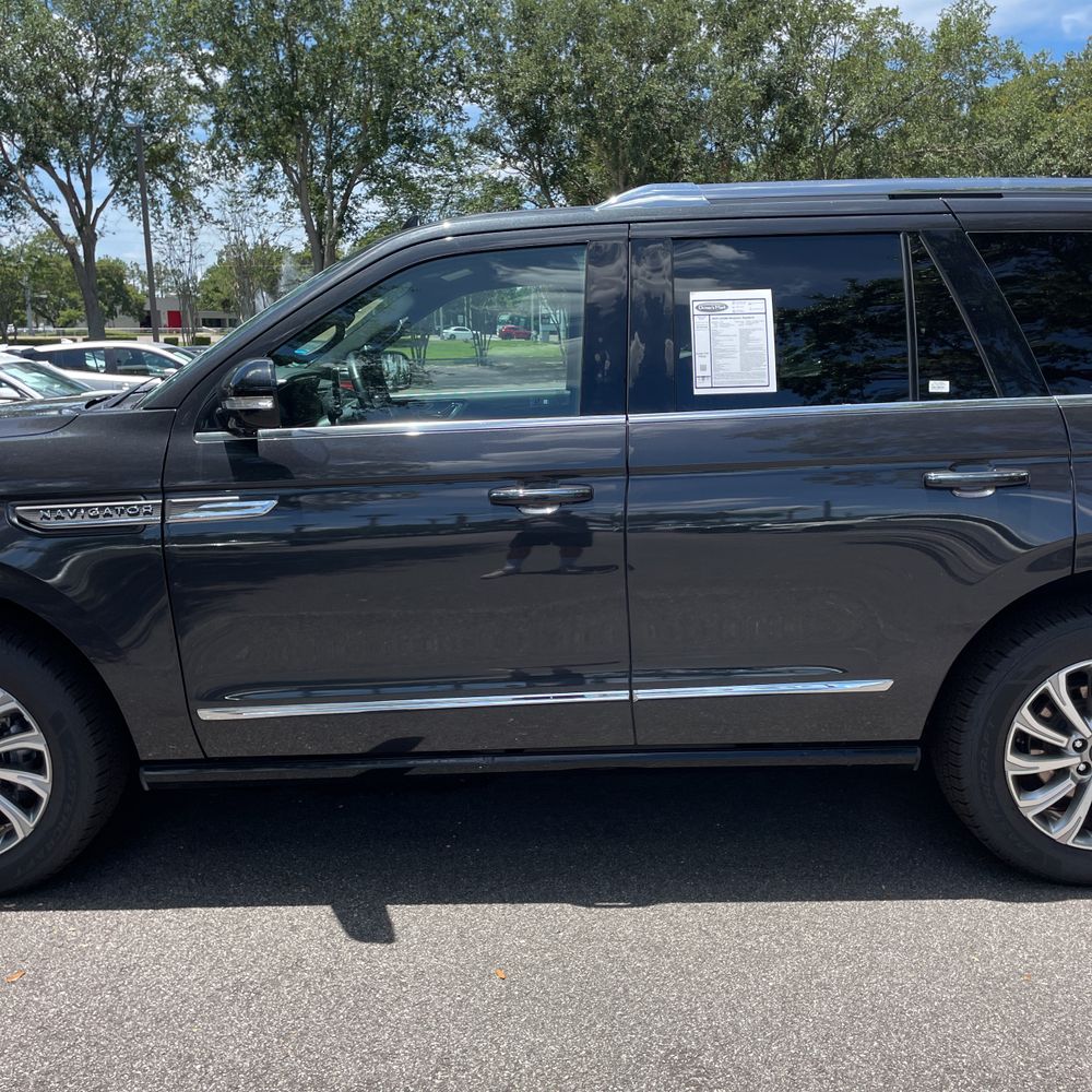 2023 Lincoln Navigator Standard