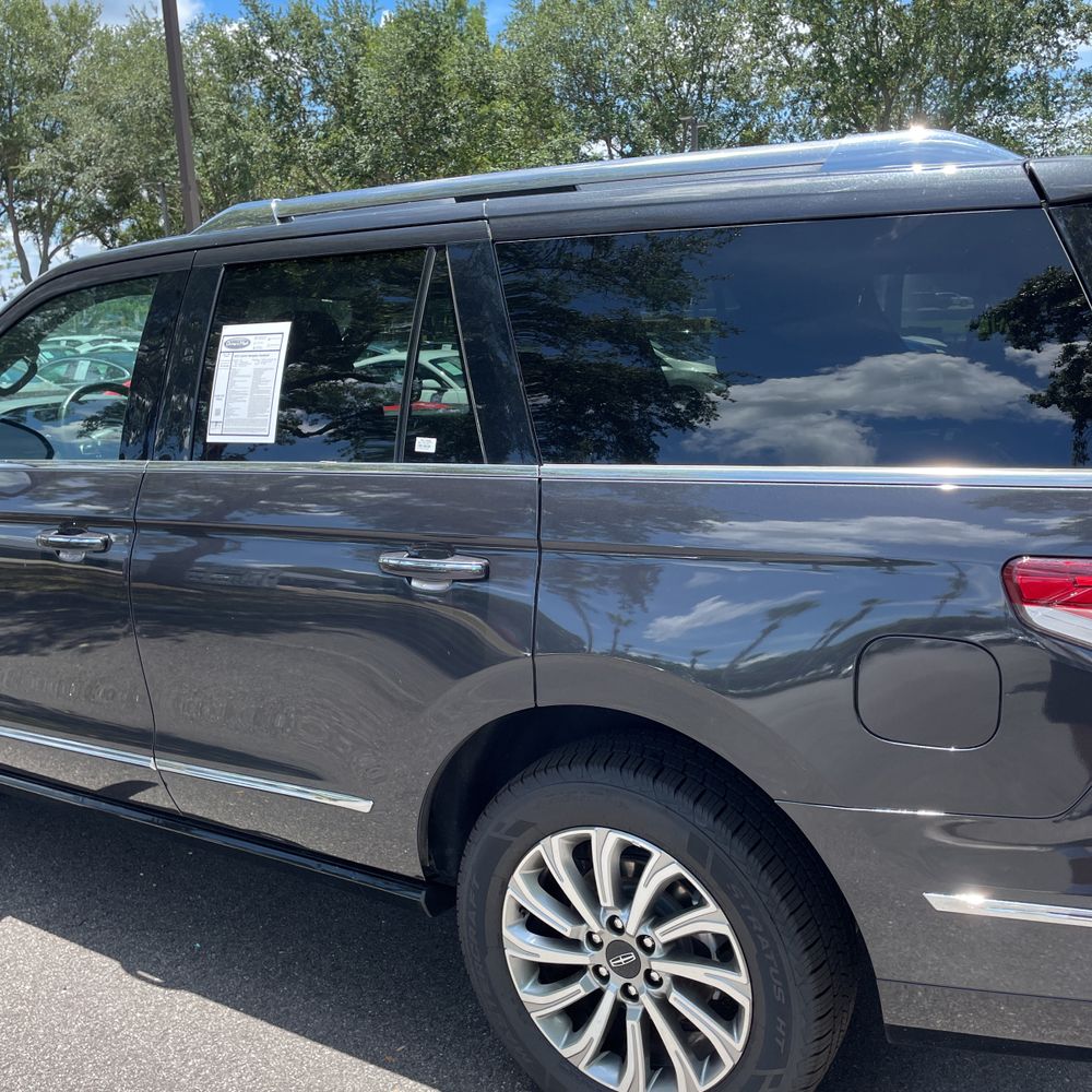 2023 Lincoln Navigator Standard