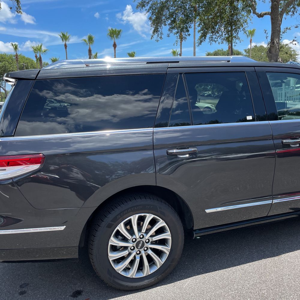 2023 Lincoln Navigator Standard