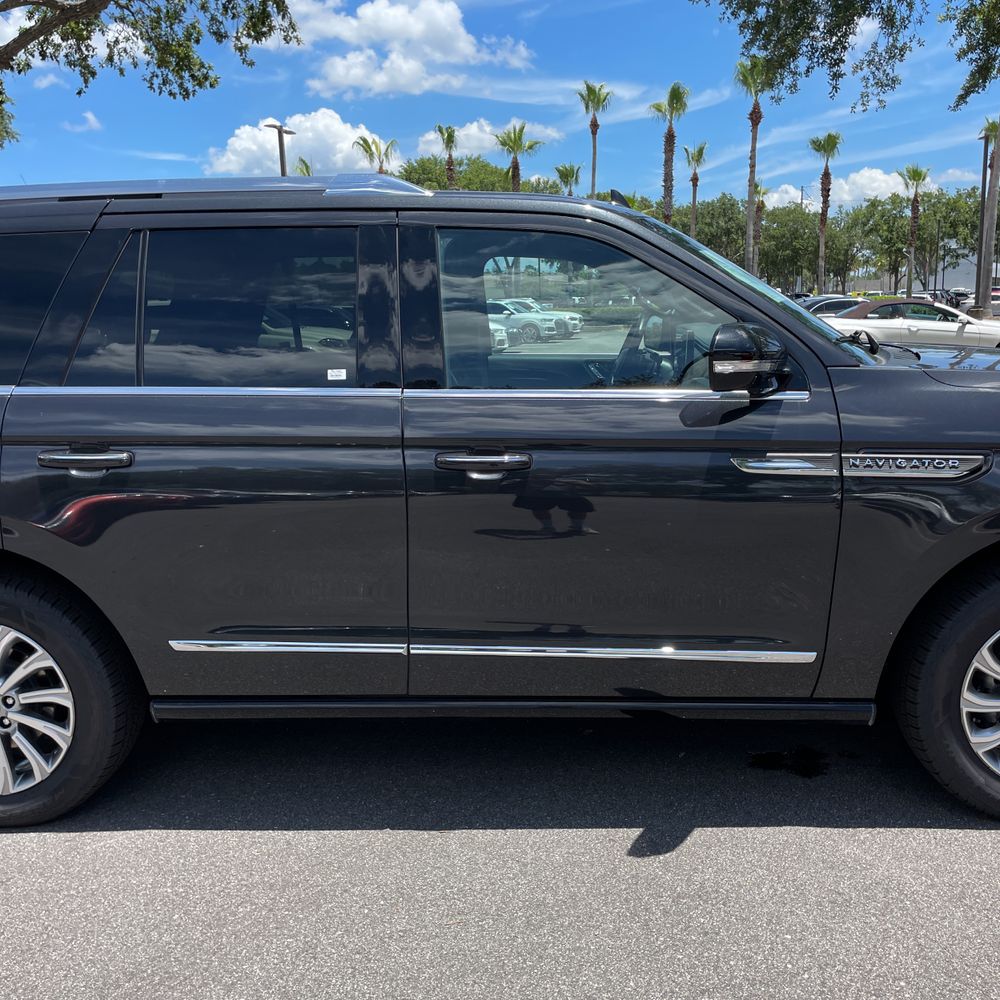 2023 Lincoln Navigator Standard