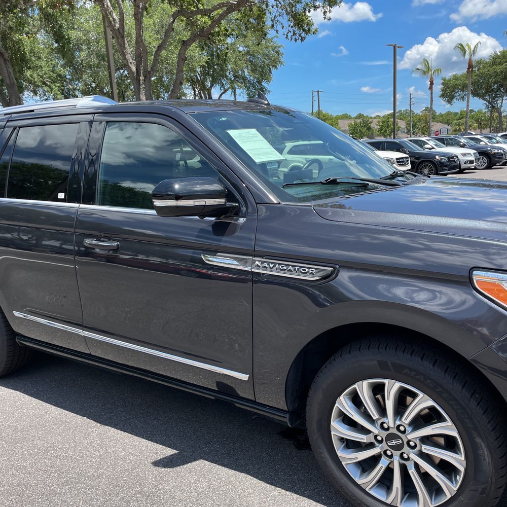 2023 Lincoln Navigator Standard
