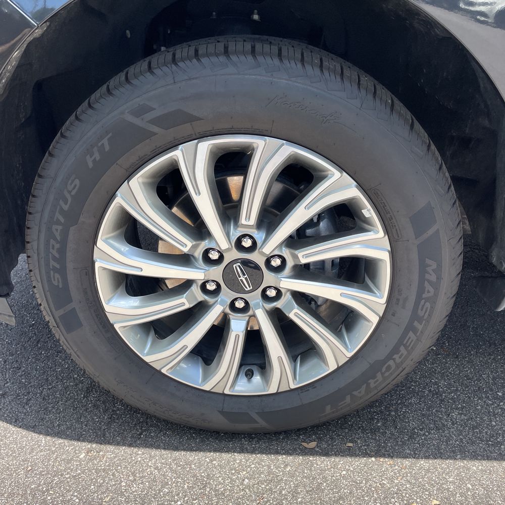 2023 Lincoln Navigator Standard