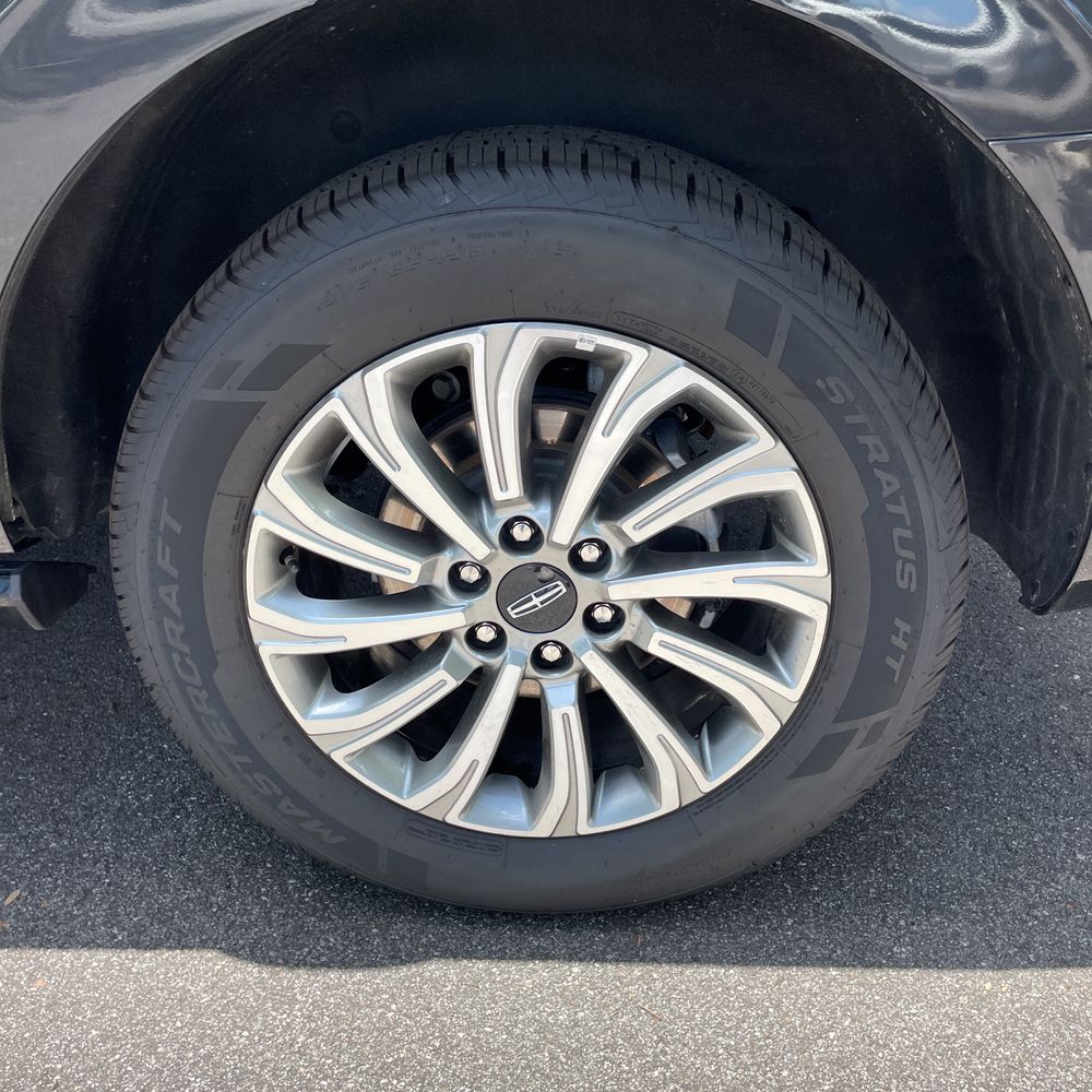 2023 Lincoln Navigator Standard