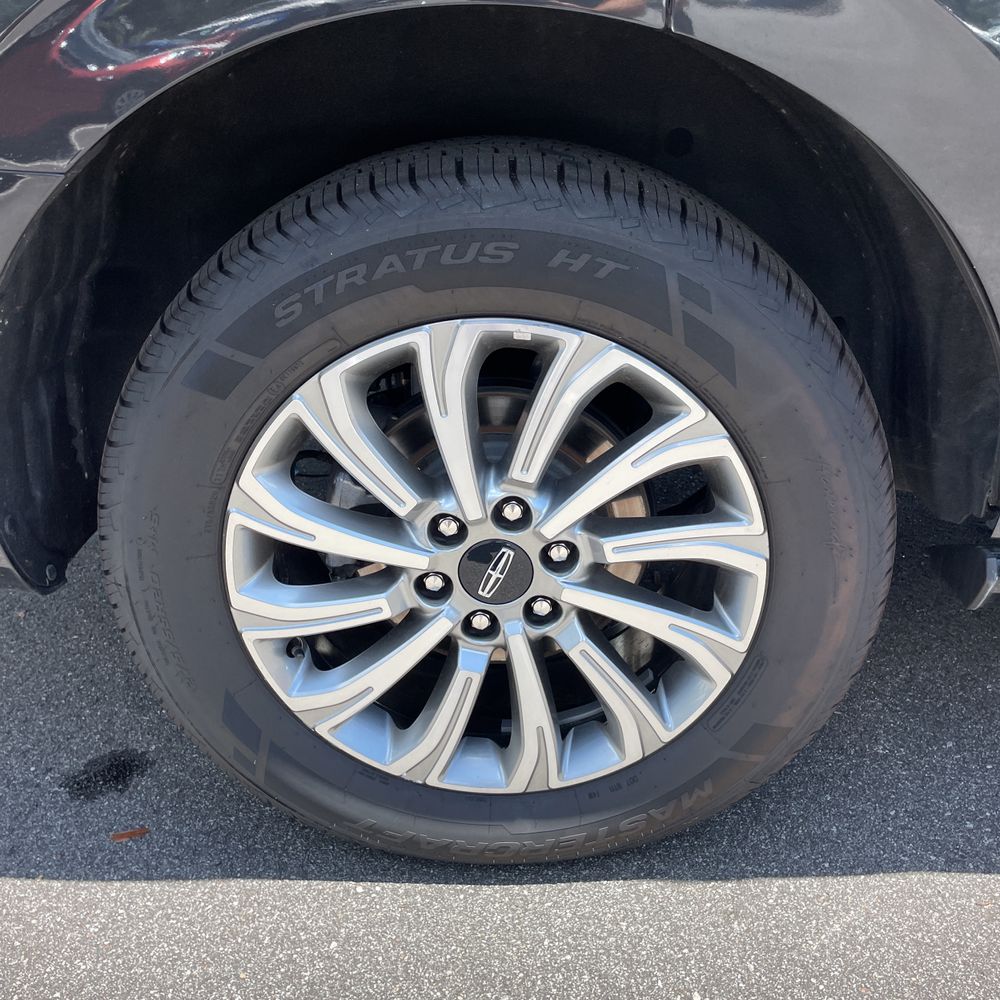 2023 Lincoln Navigator Standard
