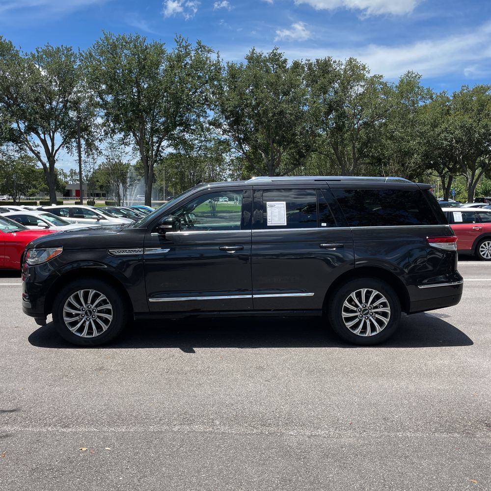 2023 Lincoln Navigator Standard