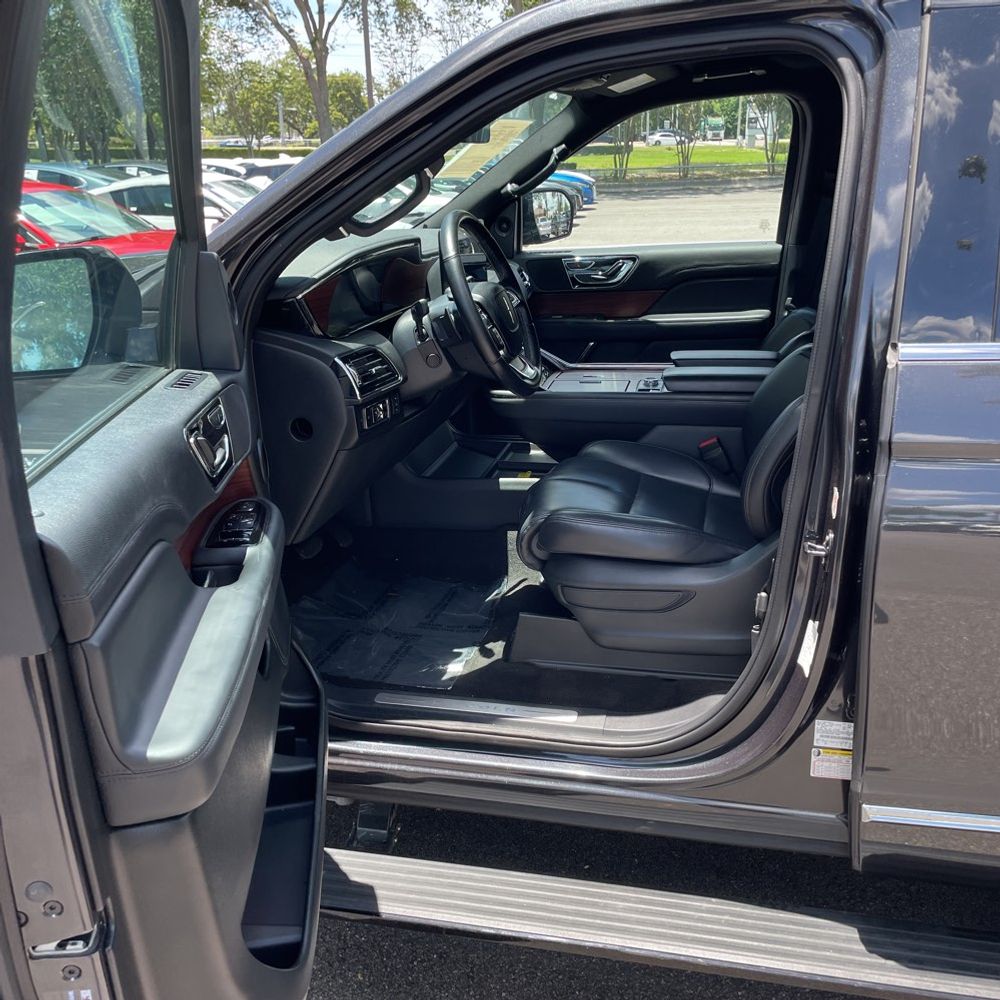 2023 Lincoln Navigator Standard