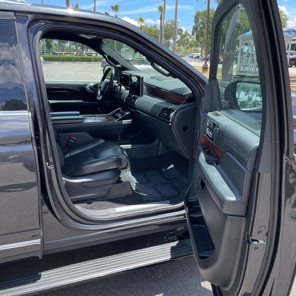 2023 Lincoln Navigator Standard