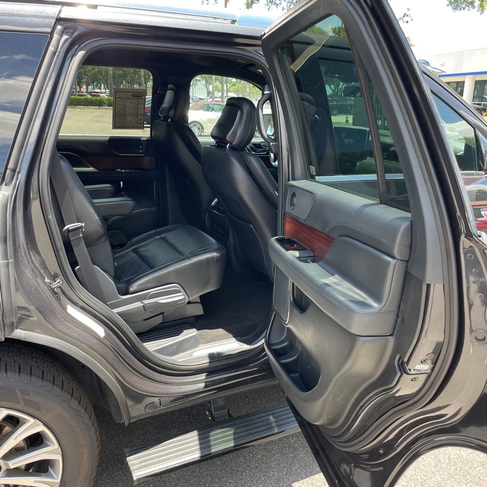 2023 Lincoln Navigator Standard