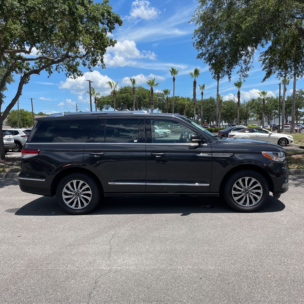 2023 Lincoln Navigator Standard