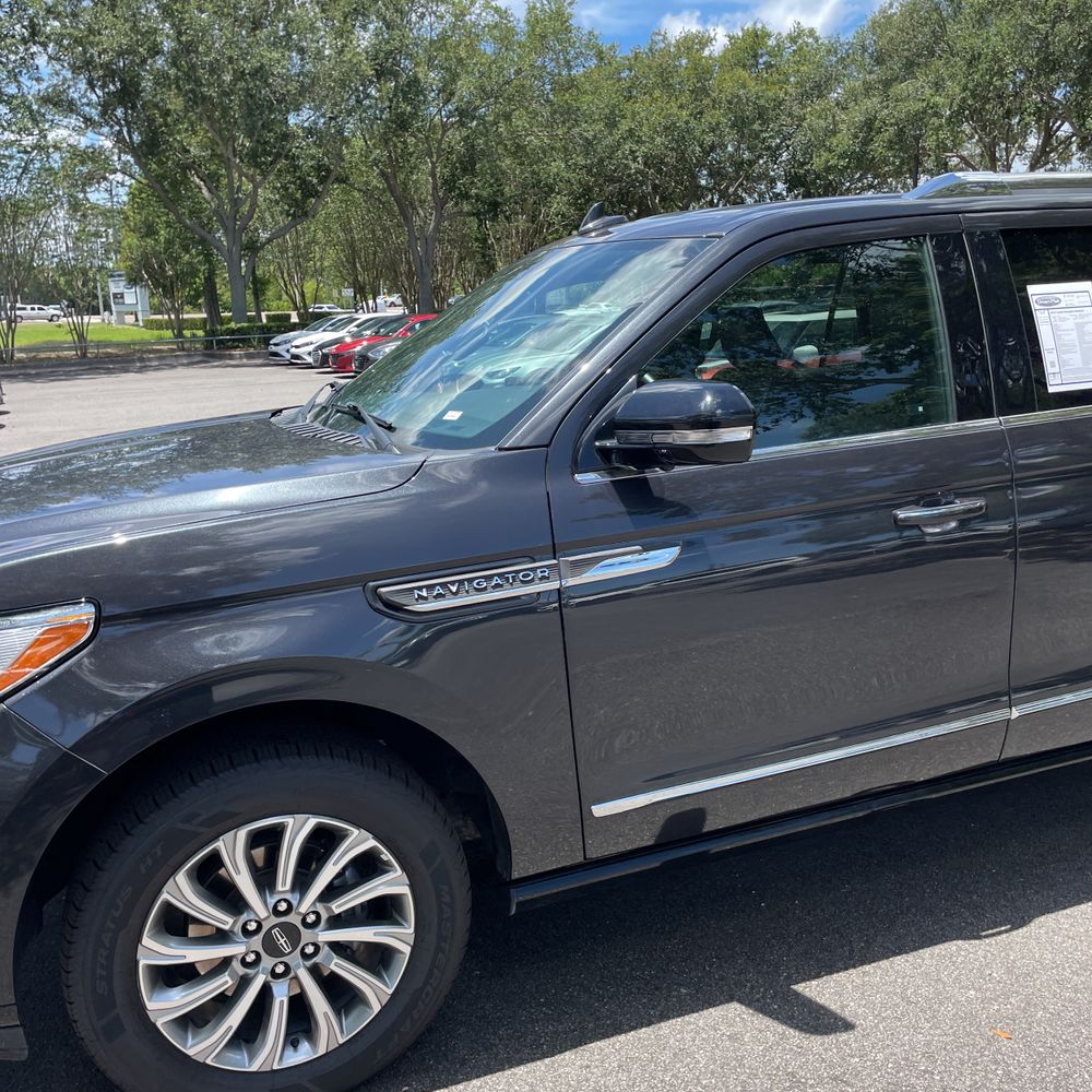 2023 Lincoln Navigator Standard