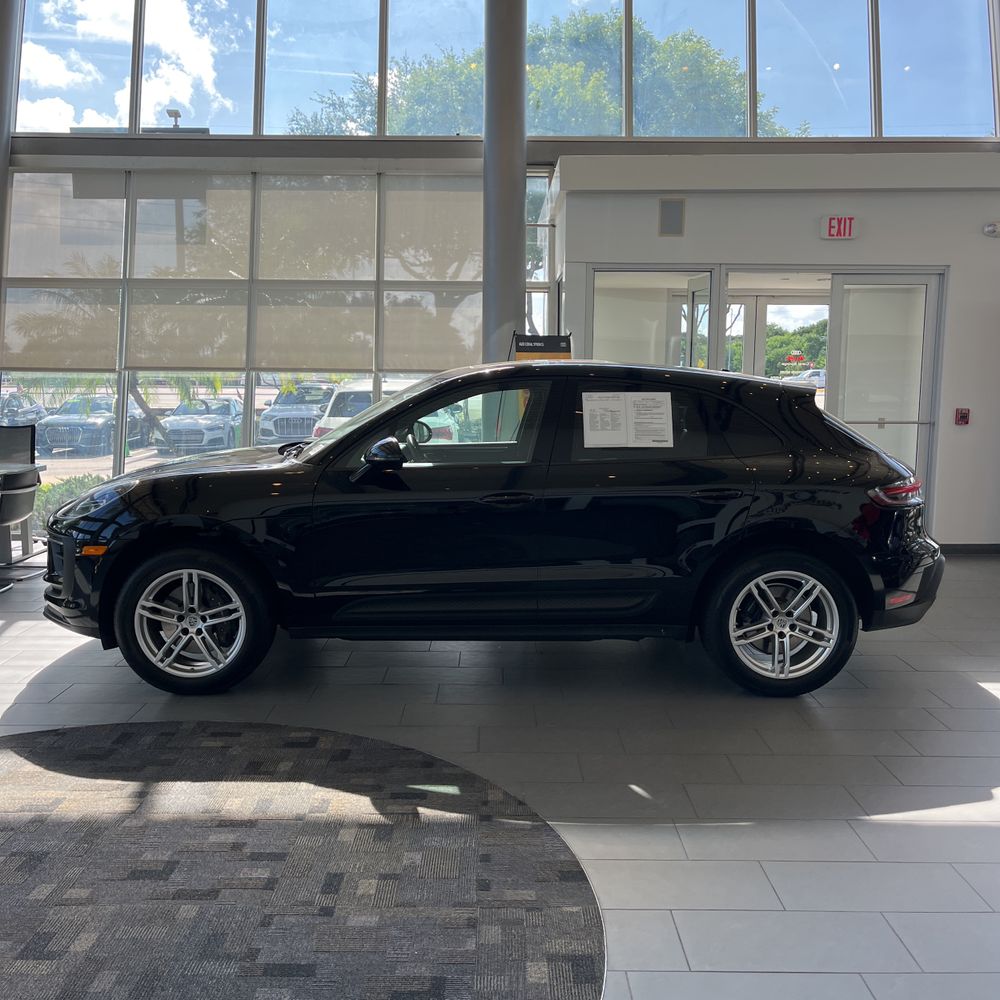2024 Porsche Macan Base
