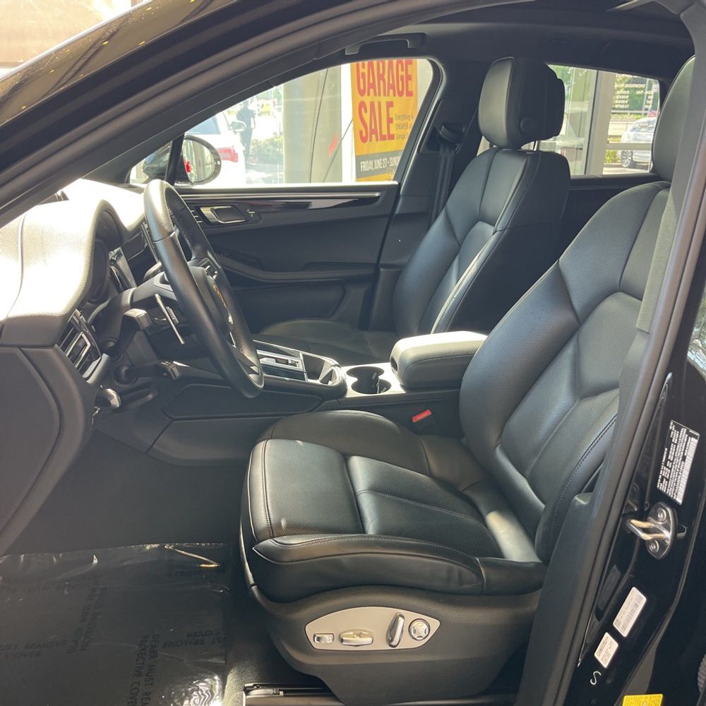 2024 Porsche Macan Base
