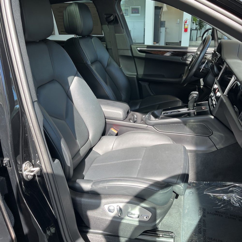 2024 Porsche Macan Base