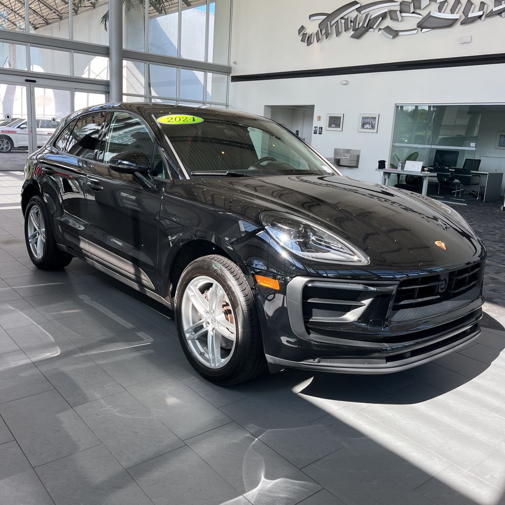 2024 Porsche Macan Base