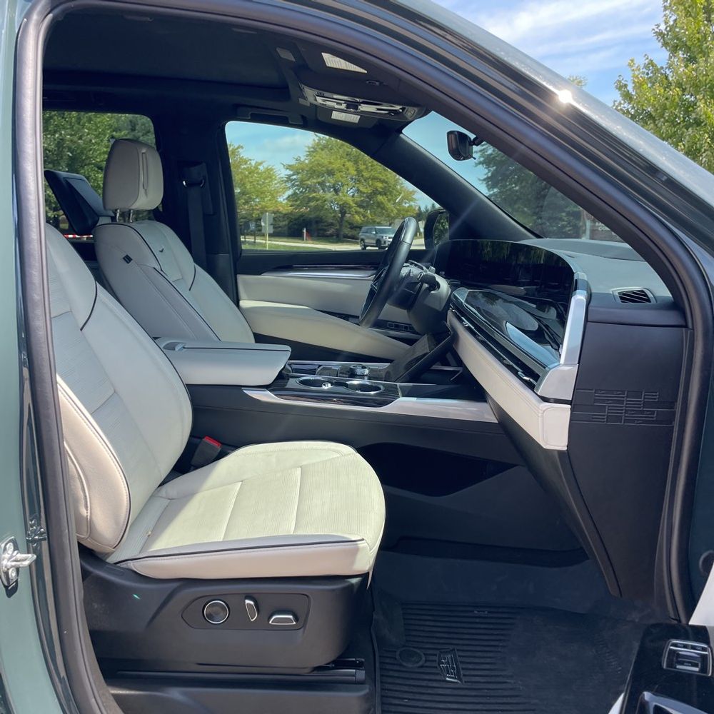 2025 Cadillac Escalade Sport