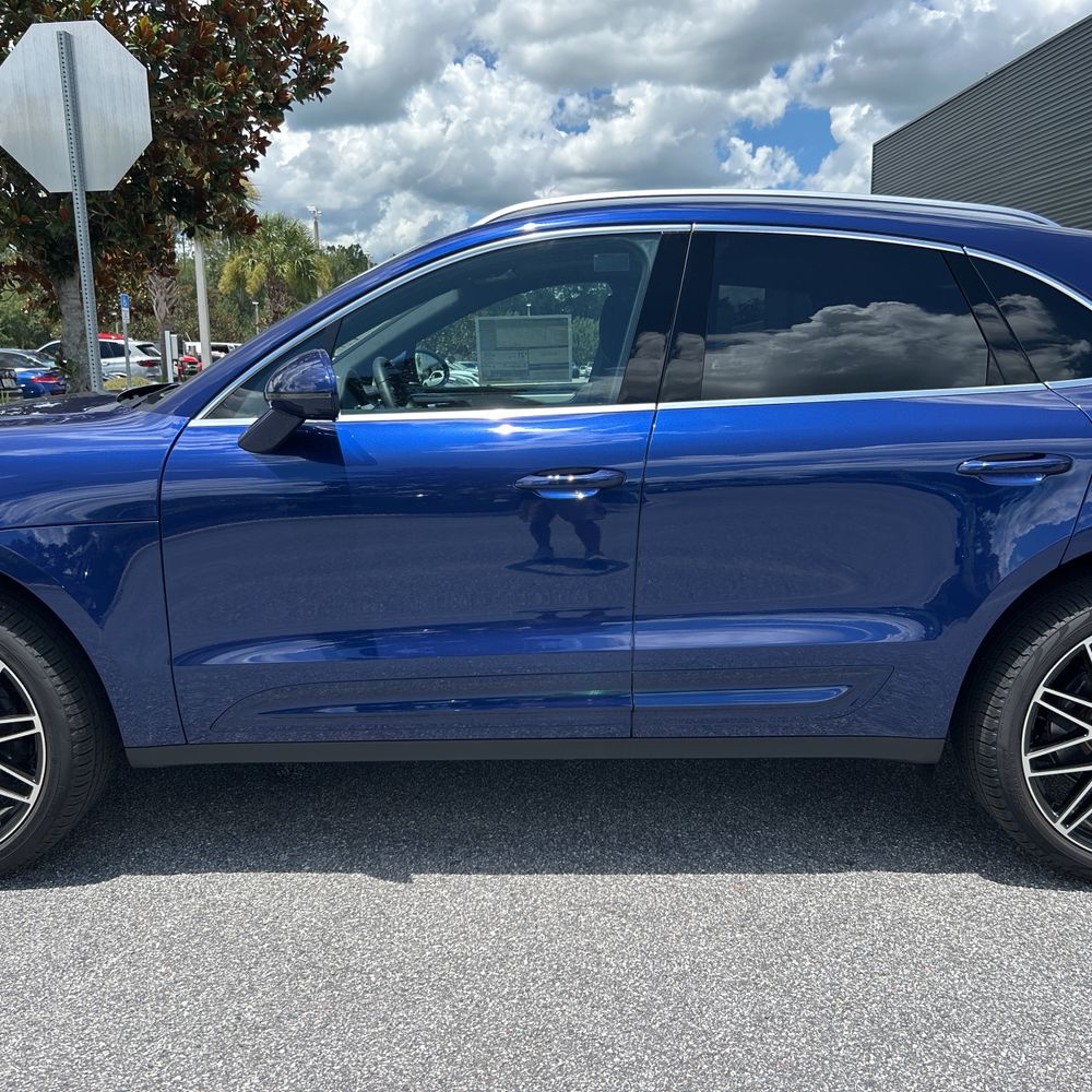 2024 Porsche Macan Base
